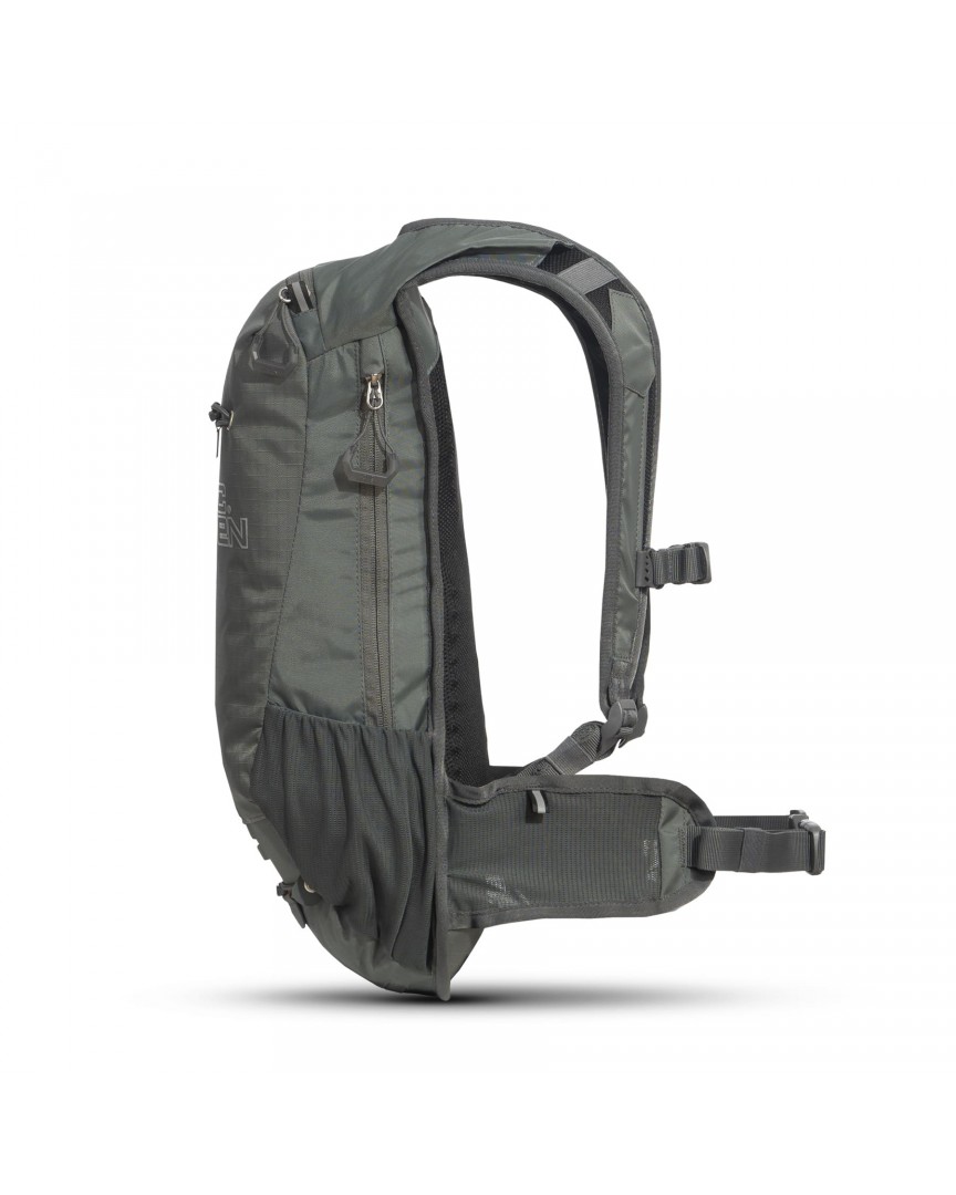 PLUTO-BACKPACK-CINDER-GREY-PROFILE-864×1080